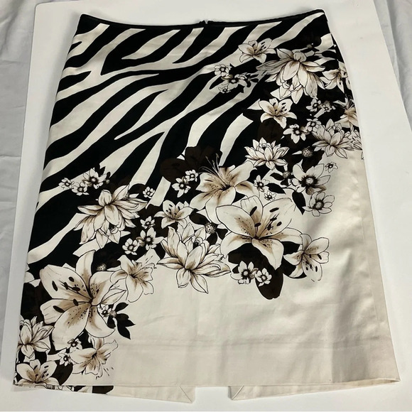 WHITE HOUSE BLACK MARKET SKIRT-SIZE 4 ZEBRA PRINT AND FLOWERS - Picture 8 of 12